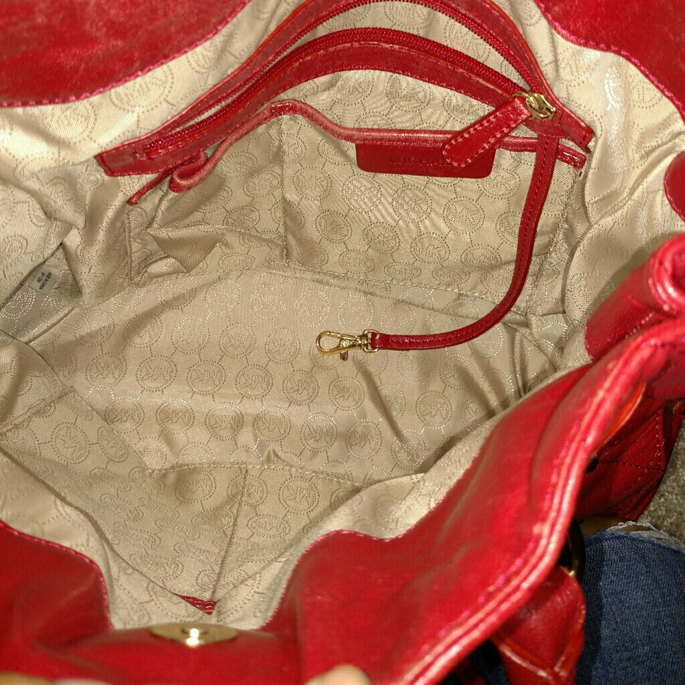 Red Handbag - Picture 3 of 3